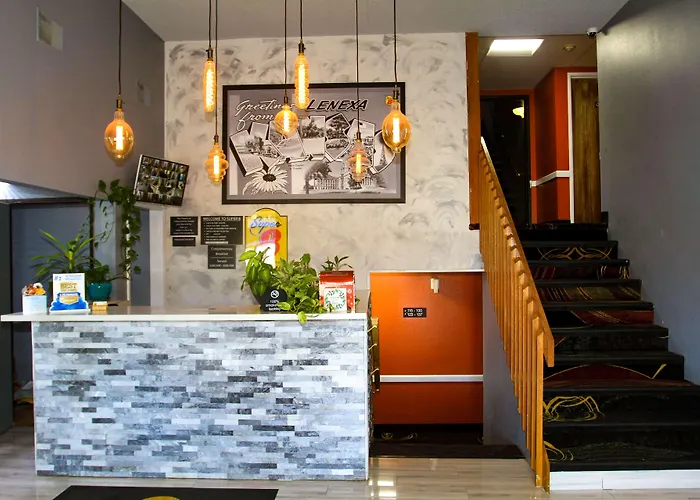 Super 8 By Wyndham Lenexa Overland Park Area/Mall Area