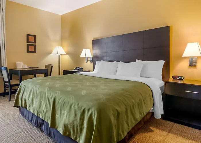 Quality Inn & Suites Lenexa Kansas City