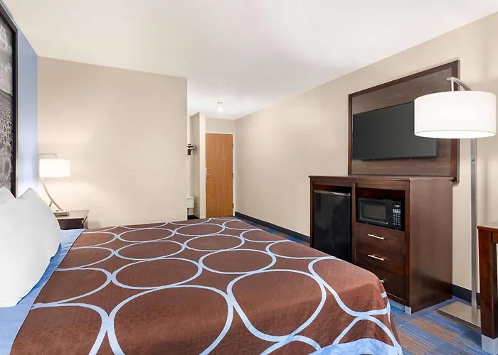 Super 8 By Wyndham Lenexa Overland Park Area/Mall Area