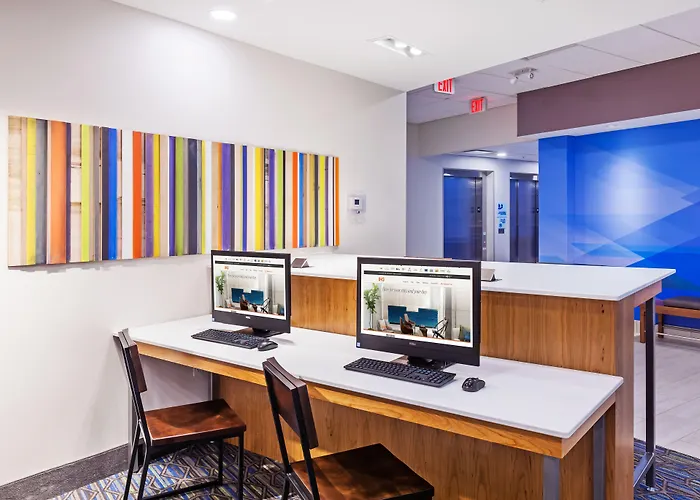 Holiday Inn Express & Suites - Lenexa - Overland Park Area By Ihg